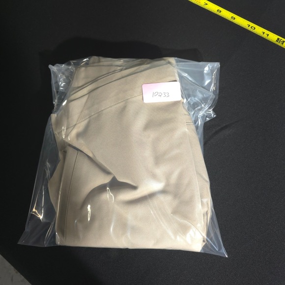 Nike Golf Shorts Mens 38 Beige Pleated Khaki Golfing Casual Walking Performances - Picture 13 of 13